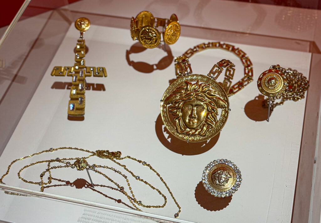 La méduse, son emblème de la maison Gianni Versace