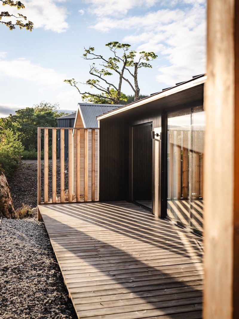 a contemporary take on the scottish bothy on the isle of raasay 3