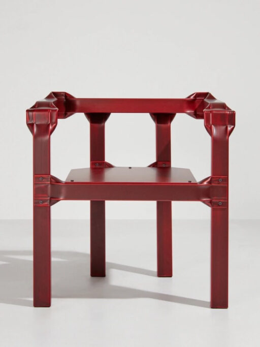 Mobilier essentiel : quand le métal plié et courbé façonne le design contemporain