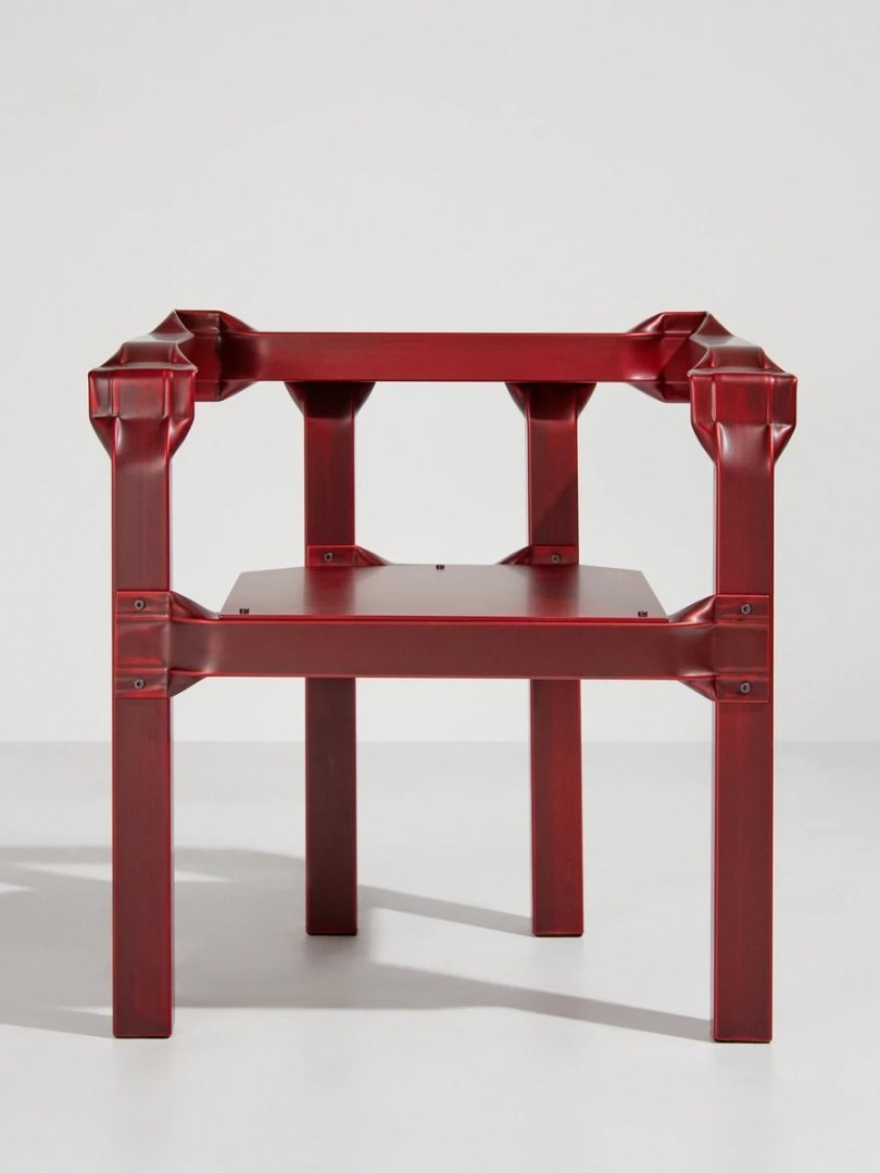 Mobilier essentiel : quand le métal plié et courbé façonne le design contemporain