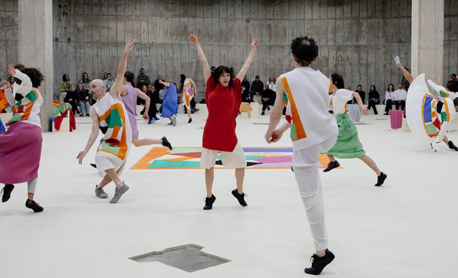 Issey Miyake transforme les découpages de Matisse en ballet textile