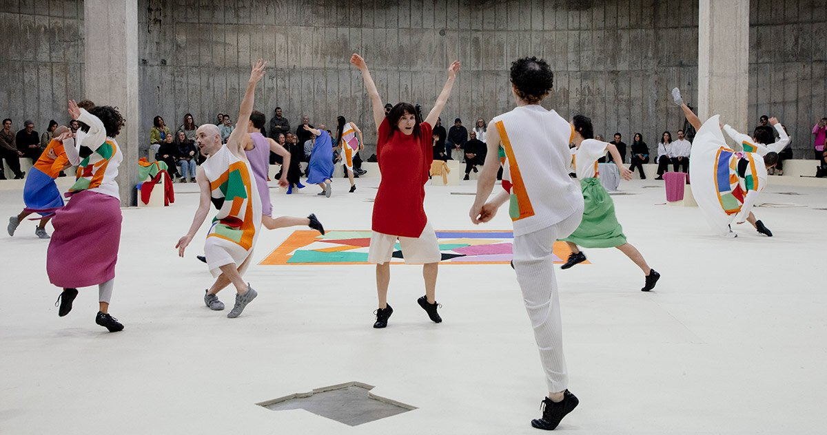 Issey Miyake transforme les découpages de Matisse en ballet textile