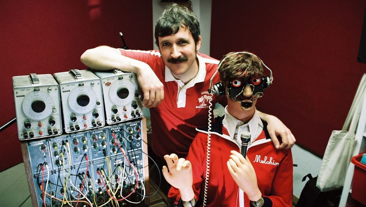 Forever Pavot : quand des automates bricolés font chanter ses synthétiseurs