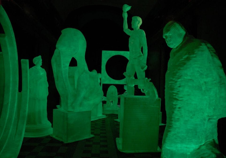 Simone Decker, Série Ghosts
