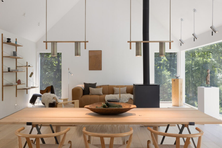 Coil + Drift : quand le mobilier se dessine à la lumière rasante