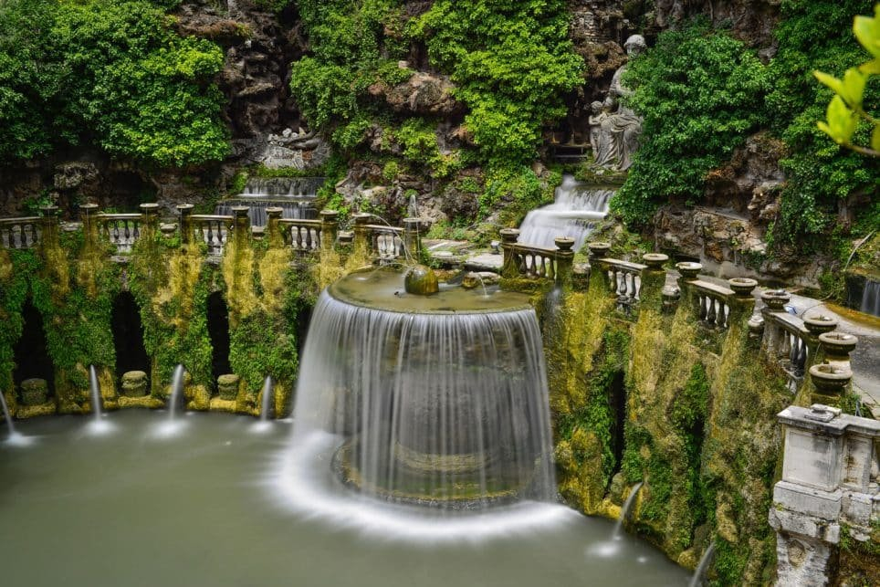 La cascade et le jardin de la villa du cardinal Hippolyte II d&rsquo;Este &agrave; Tivoli