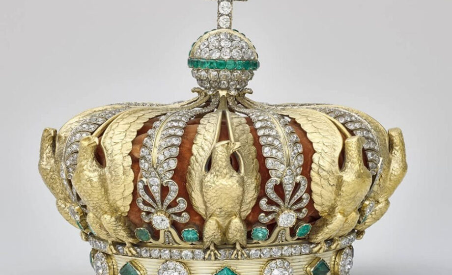 Au Louvre, les diamants royaux transférés dans un coffre blindé sécurisé